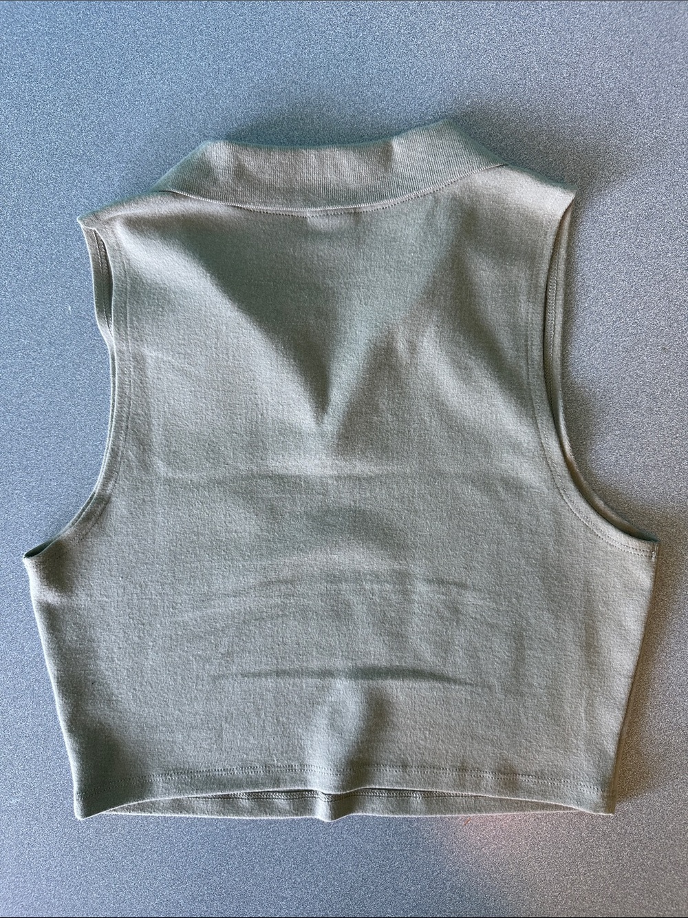 SUNDAY BEST | MEDIUM | ARITZIA | CROPPED TABK TOP - Picture 4 of 6